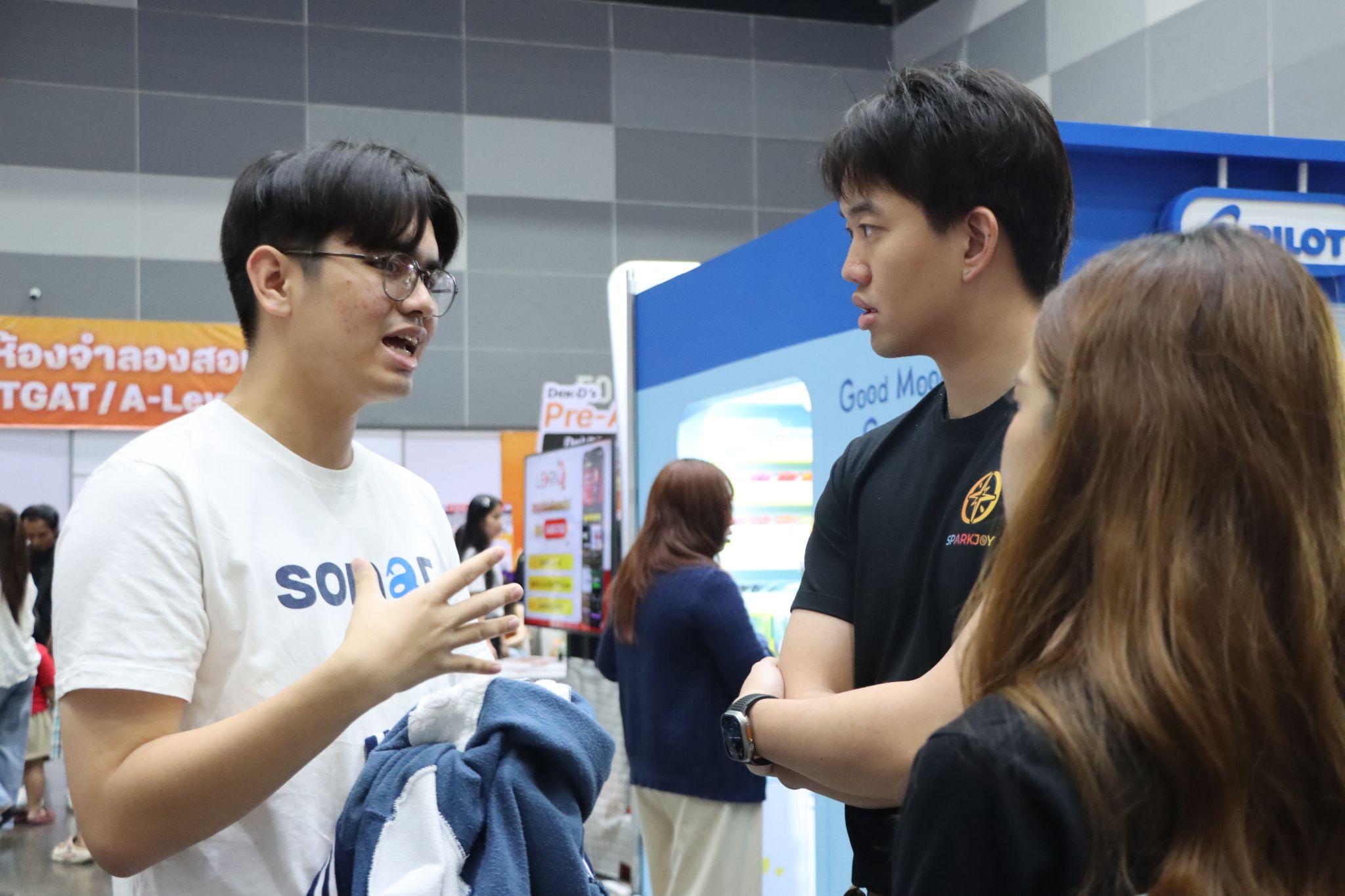 Phasit Thanitkul speaking with visitors at the Sonar booth